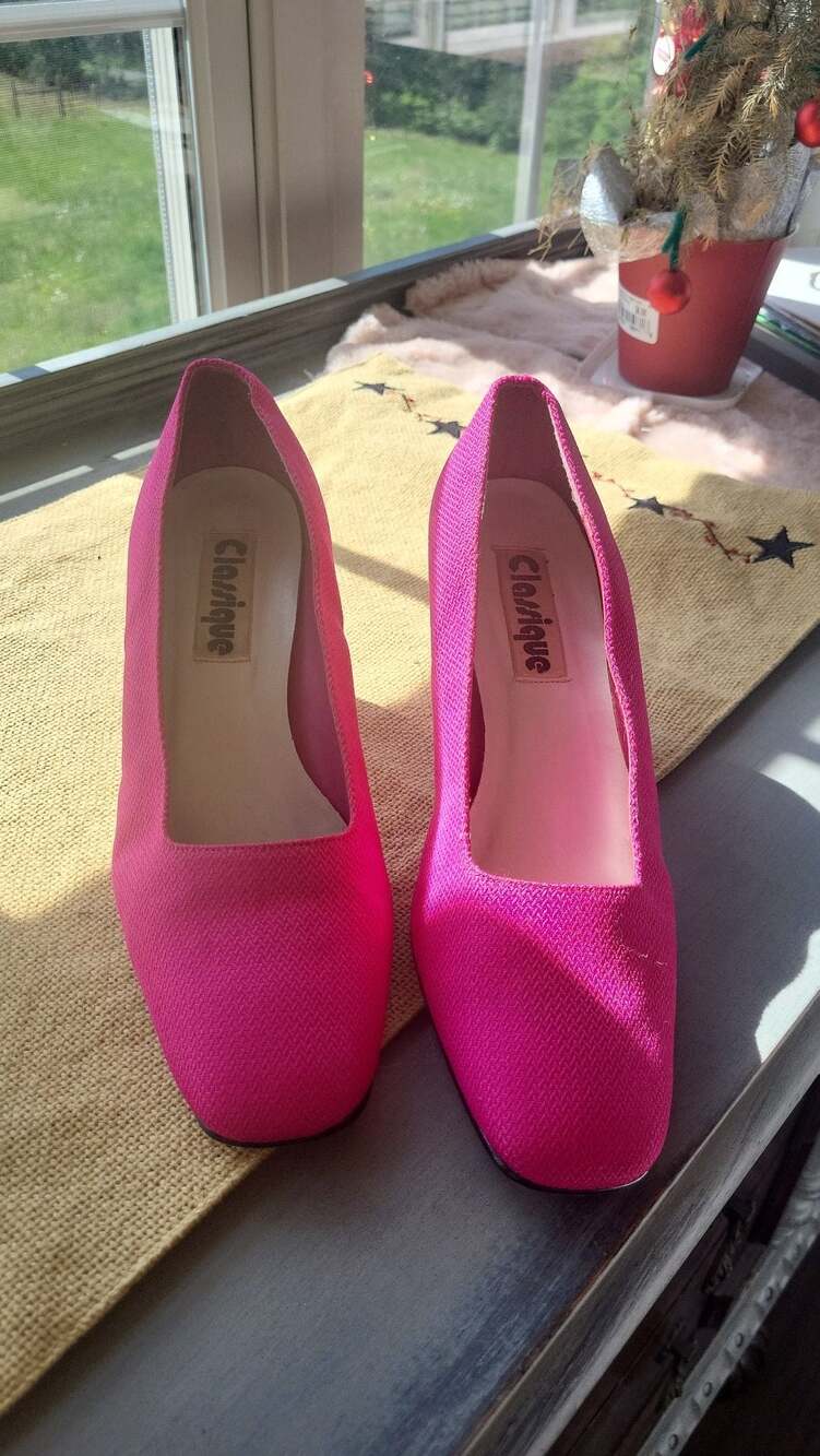 Vintage Classique Hot Pink Textured Fabric Block Heel Pumps, 9